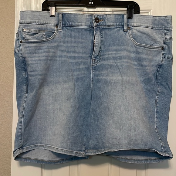 Torrid Bermuda Bombshell Skinny Shorts 2 for $25 - Picture 4 of 5